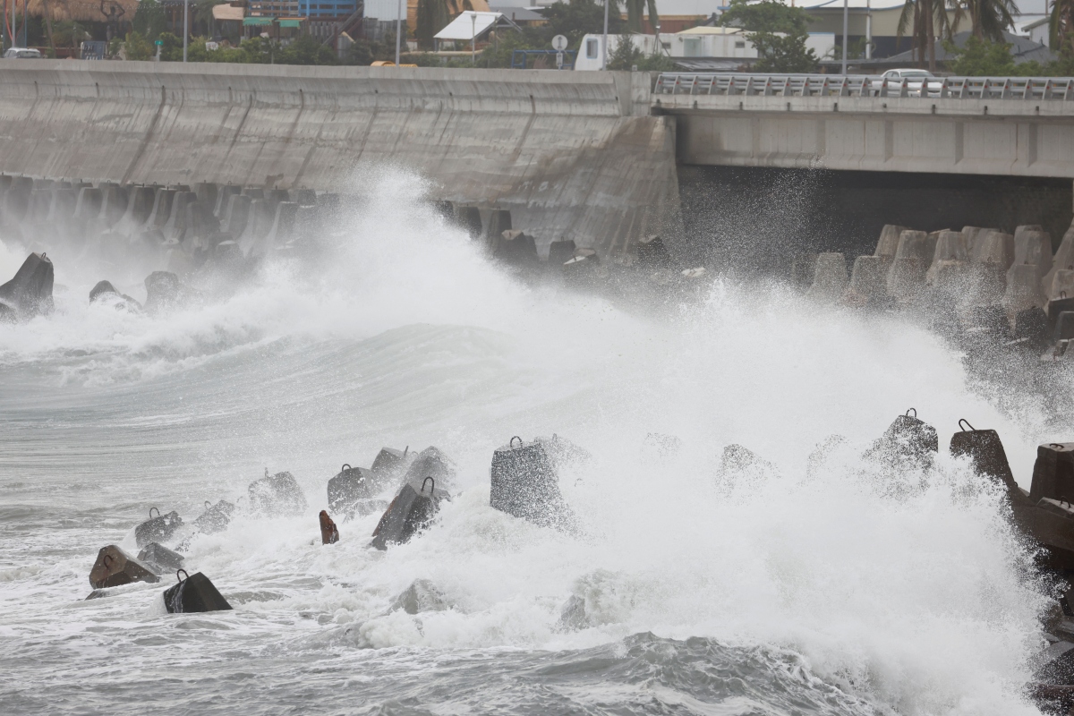 Hơn 1 triệu người bị ảnh hưởng khi cơn bão Koinu đổ bộ vào Đài Loan (Trung Quốc)